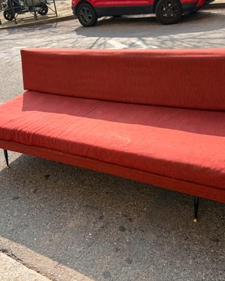 divano vintage da rinnovare