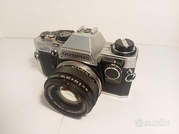 Olympus OM10  macchina fotografica analogica