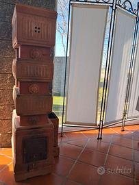 stufa a legna in terracotta