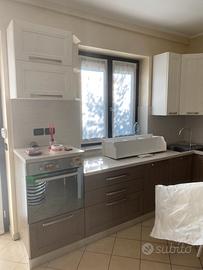 Cucina angolare in legno