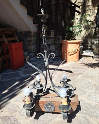 lampadari ferro battuto e legno