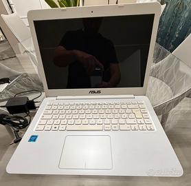 Laptop ASUS Bianco - Intel Celeron / 4GB RAM