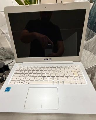 Laptop ASUS Bianco - Intel Celeron / 4GB RAM