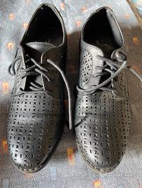 Scarpe nere con lacci donna