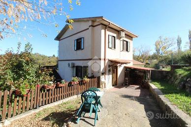 BIFAMILIARE A TORRICELLA IN SABINA