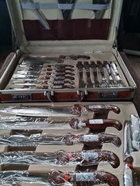 SET COMPLETO DI COLTELLI  PROFESSIONALI e POSATE