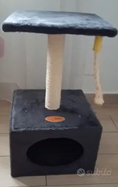 Tiragraffi con la cuccia 