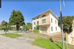 Villa di 221 m² con più di 5 locali a Oderzo