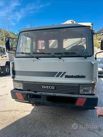Iveco 95.14 con gru