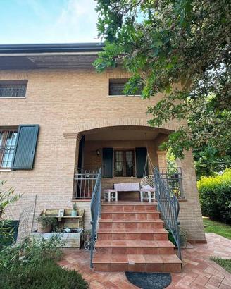 Villetta a schiera di 240 m² con 5 locali e box au