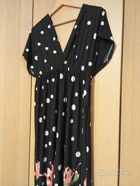abito lungo nero pois con fiori. Mai usato. Tg IV
