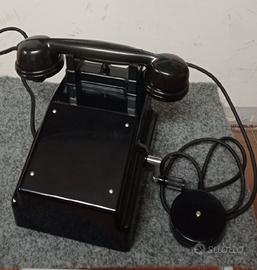 Telefono URMET a manovella. 