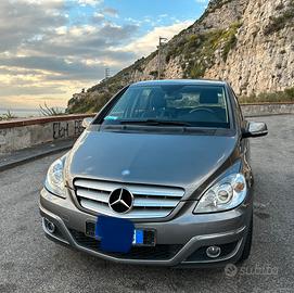 Mercedes B