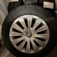 Cerchi originali Volkswagen in ferro con copricerc