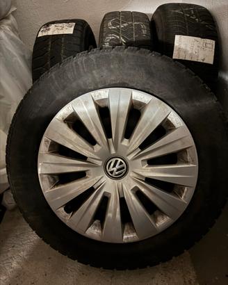 Cerchi originali Volkswagen in ferro con copricerc