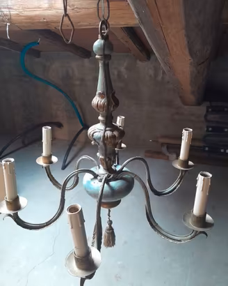 Candelabro antico in legno 