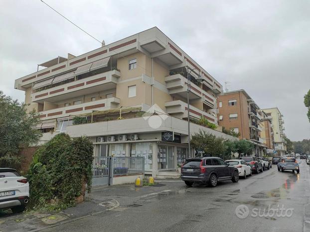 3 LOCALI A CARRARA