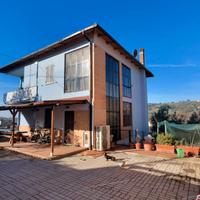 Casa unifamiliare con giardino