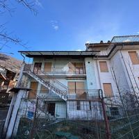 CASA SEMINDIPENDENTE A CERES