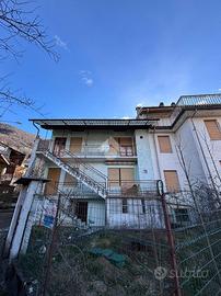 CASA SEMINDIPENDENTE A CERES