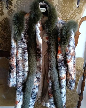 Cappotto con Rifiniture in Pelliccia