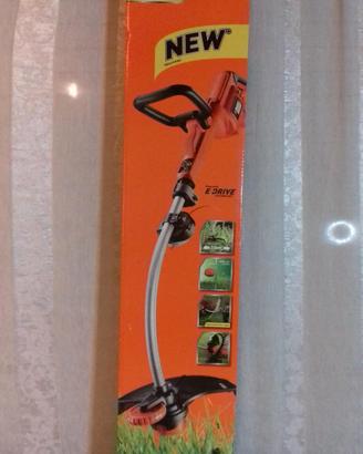 BLACK&DECKER Tagliabordi 800W con ricambi inclusi