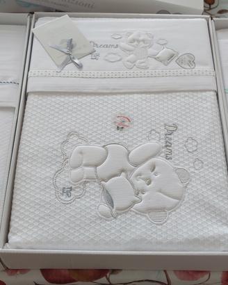 3 coordinati ricamati lettino bambini 0/4 anni 