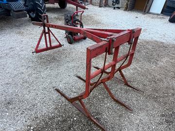 Trattore raccogli ceppi e frasche a 3 punti