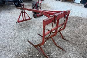 Trattore raccogli ceppi e frasche a 3 punti