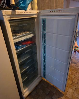 Congelatore Ariston UPA302 - Ritiro a Varese