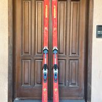 Sci touring Völkl con attacchi