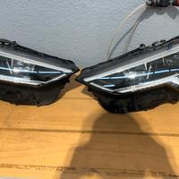 Fari anteriori LED Q3 destro e sinistro