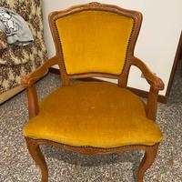 2 poltrone vintage in legno intagliato e velluto