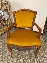 2 poltrone vintage in legno intagliato e velluto