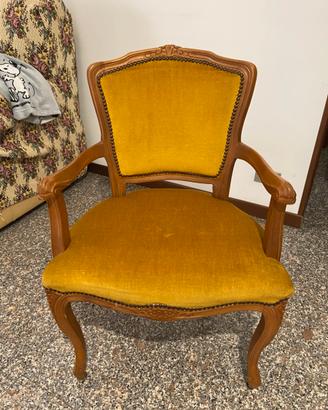 2 poltrone vintage in legno intagliato e velluto