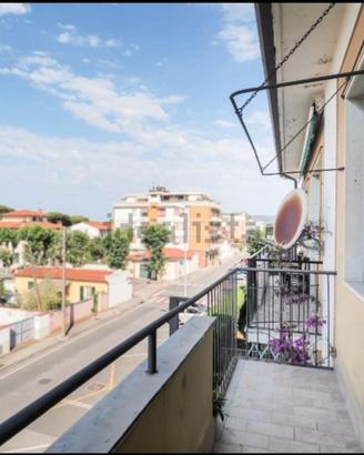 Marina di Carrara 100 mt mare vista mare