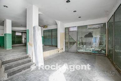 NEGOZIO CON CANNA FUMARIA