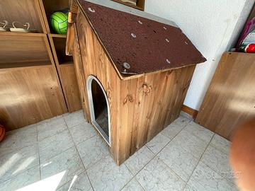 Cuccia per cani in legno impermeabile