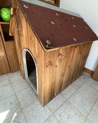Cuccia per cani in legno impermeabile