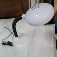 Lampada da scrivania orientabile