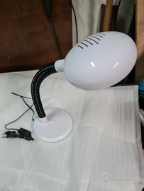 Lampada da scrivania orientabile