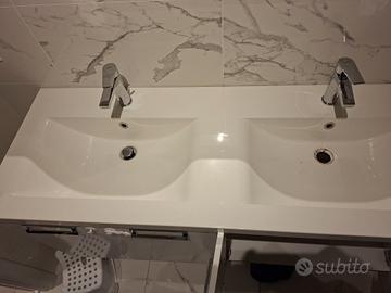 mobile bagno doppio lavabo e specchio