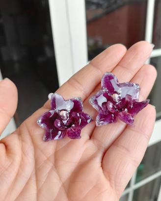 Orecchini con fiori veri di orchidea in resina