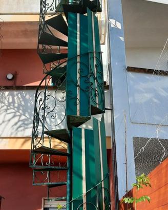 Scala a chiocciola in ferro zincato per terrazzo