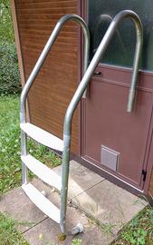 Scaletta a 3 gradini per piscina interrata in acci