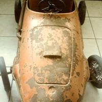 Auto in ferro a pedali della Giordani