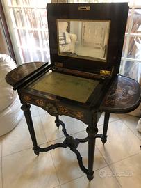 Tavolino da toilette o petineuse napoleone III