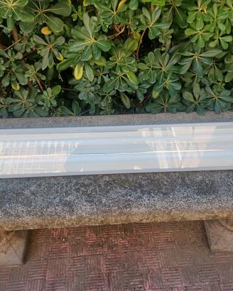 Plafoniera a LED sia per uso civile o industriale.
