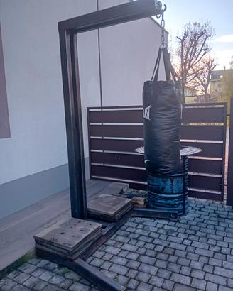 SACCO DA BOXE CON SUPPORTO IN ACCIAIO