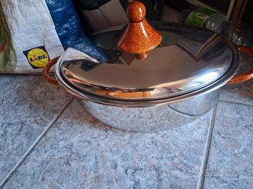 pentola e coperchio.